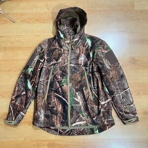 Camouflage Women's Hunting Jacket. Warm. Waterproof.  Zipper vents.